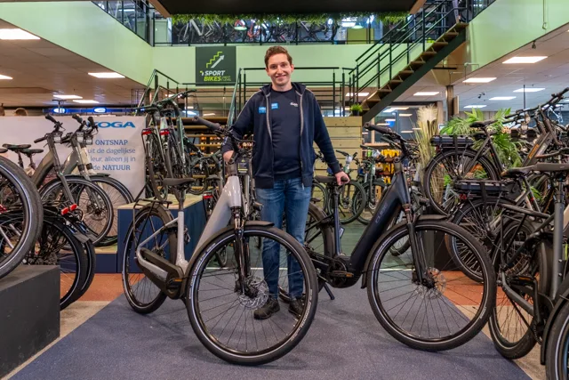 Team in de showroom bij Roto Tweewielers